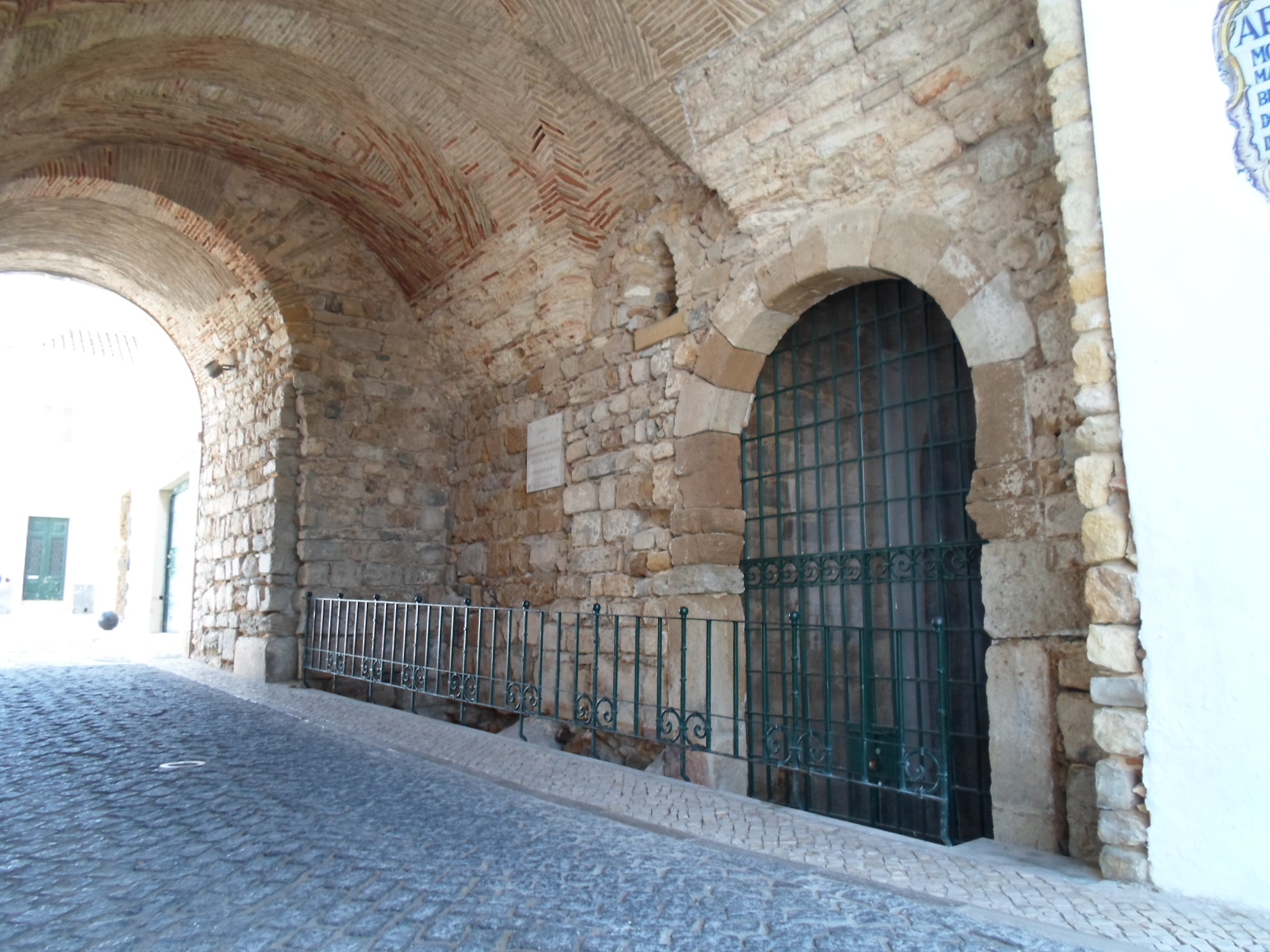 Arco da Vila e Porta Arabe